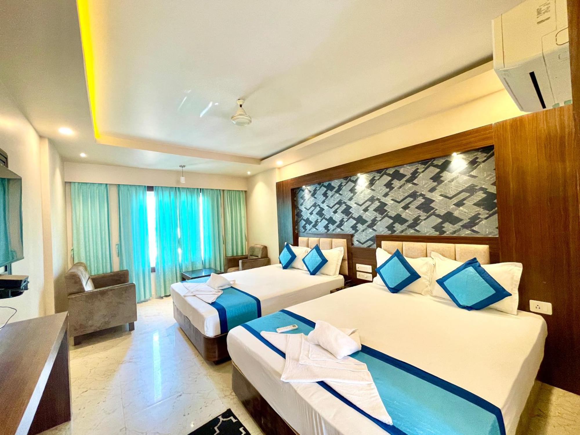 Ambika Palace Hotel 4*