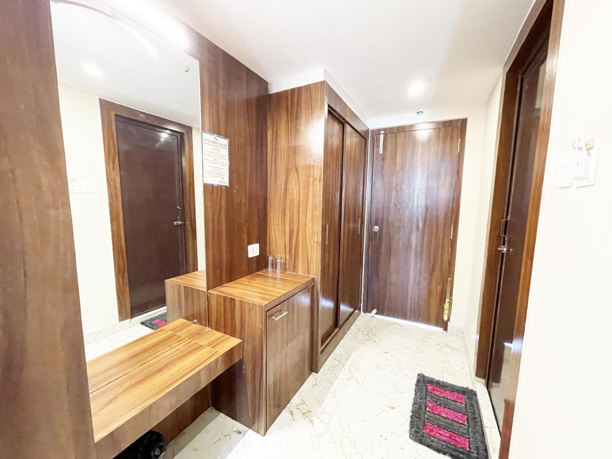 Ambika Palace Hotel 4*